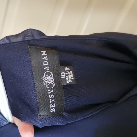 Betsy & Adams Dress - Picture 3 of 5